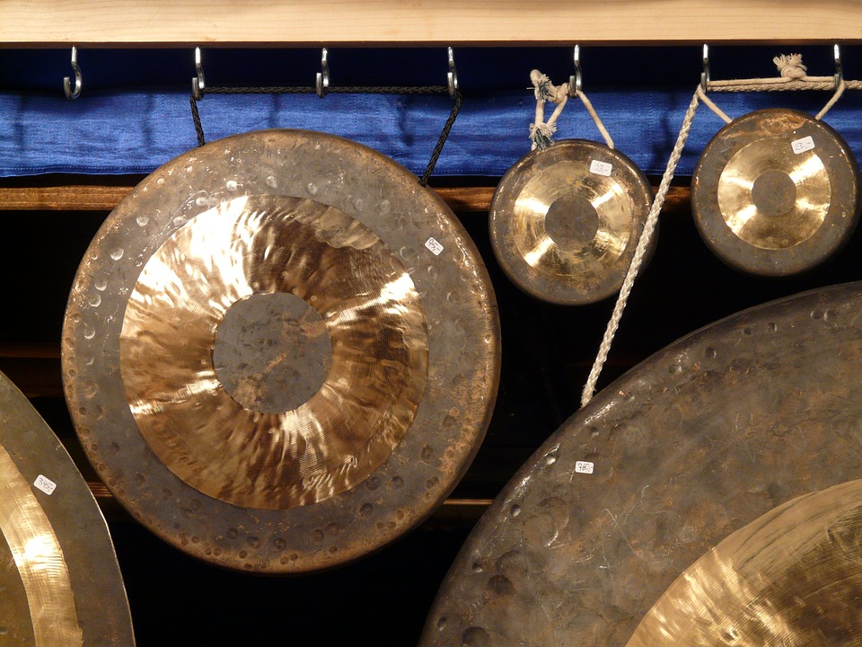 Playing the gong: Striking the gong correctly